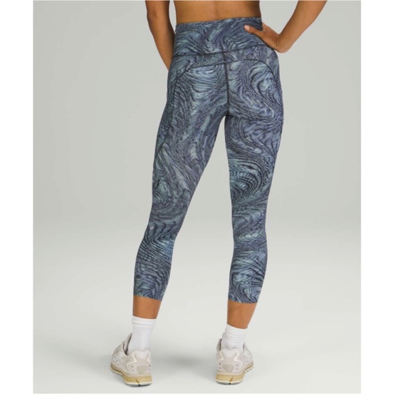LULULEMON Fast and Free High Rise Crop 23" Dimensional Icing Blue Multi Size 4 - Picture 2 of 13